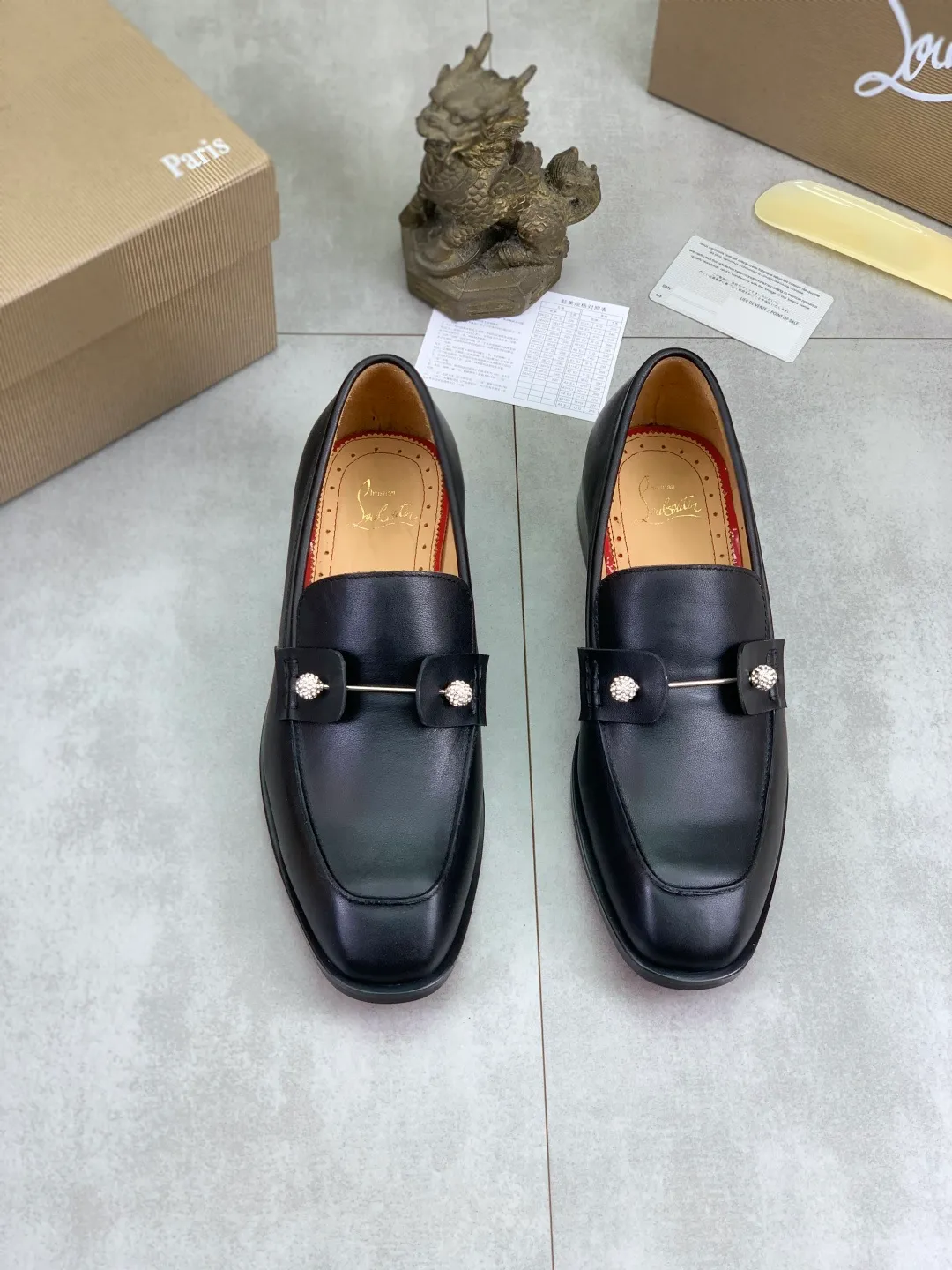 Men's shoes 💰P760 new style 💰high version 🇮🇹 CL red bottom series top purchasing original order series🔍🔍/🇮🇹Italian imported cowhide, imported genuine leather lining💪💪, completely 1⃣️ vs 1⃣️🇮🇹💪💪, ⚠Sole: The original sole provided by the original factory, the exclusive movable molded sole is super comfortable, ⚠Original factory follow-up goods, 🔍🔍high quality, you can come in and out at will, welcome to compare ⚠Size: 38-44 (45 46 can be customized)